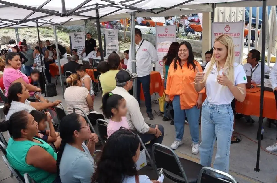 La Presidenta del DIF Municipal, Paola García Yves, destacó las acciones emprendidas por el Gobierno de Santa Catarina y el Estado. Foto: Santa Catarina.