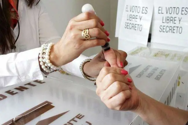 Empresarios crear un sistema de reconocimientos, premios o rifas entre los trabajadores que muestren su huella con tinta, promovería el ejercicio electoral. Foto: Cortesía.