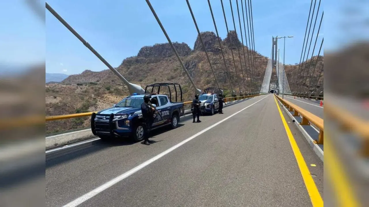 Policía Estatal realiza recorridos de vigilancia en la supercarretera Durango-Mazatlán. Foto: Facebook SSP Durango.