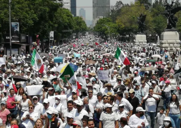 Marcha a favor de la SCJN termina por quitar campamento de simpatizantes de AMLO