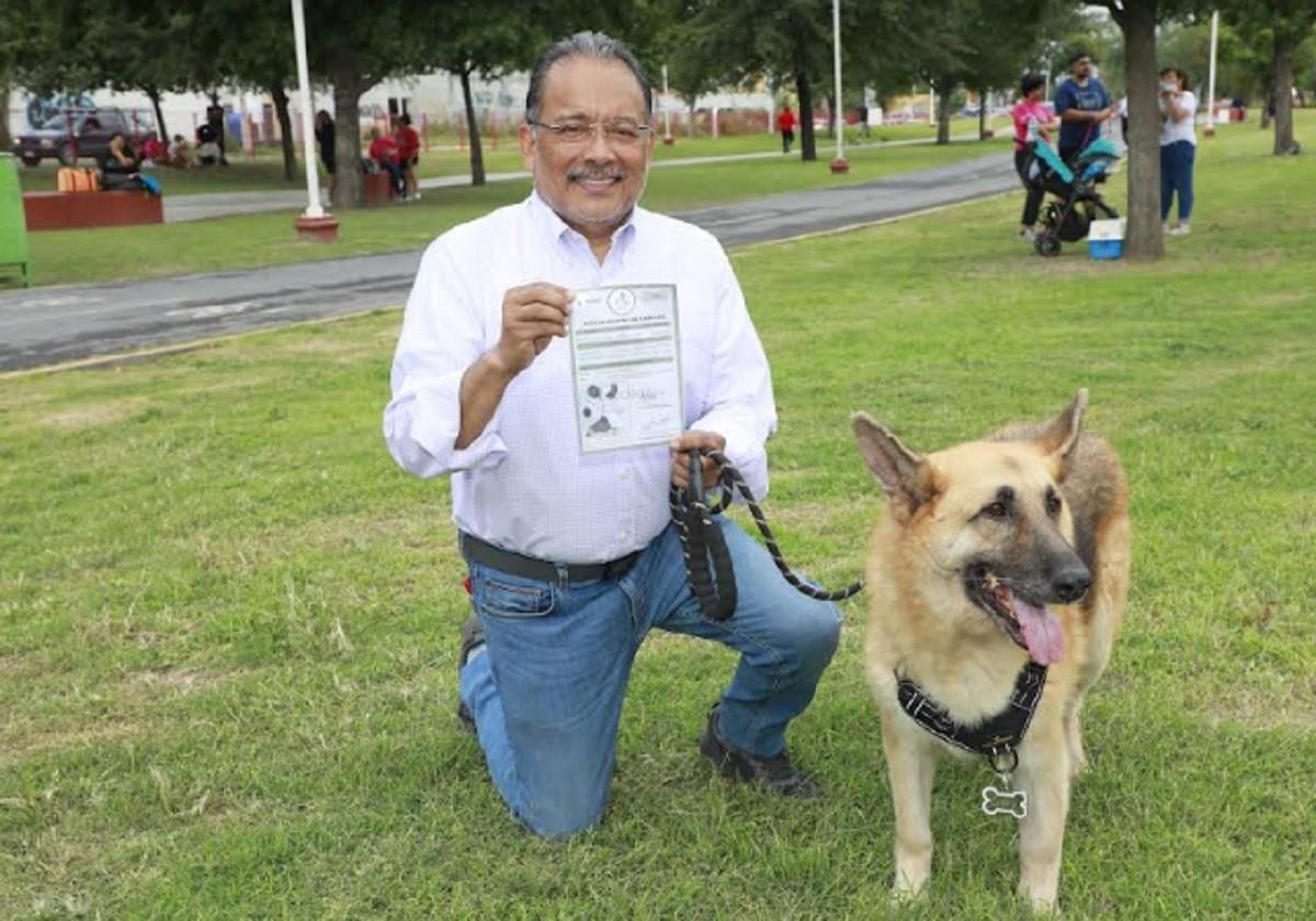 Fomenta Escobedo cuidado de mascotas con actas de nacimiento