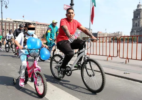 Participan miles de niños en rodada infantil en el Zócalo de la CDMX