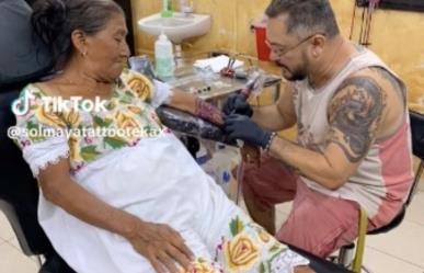 ¡Y sin llorar! Abuelita de Yucatán, se hace un tatuaje