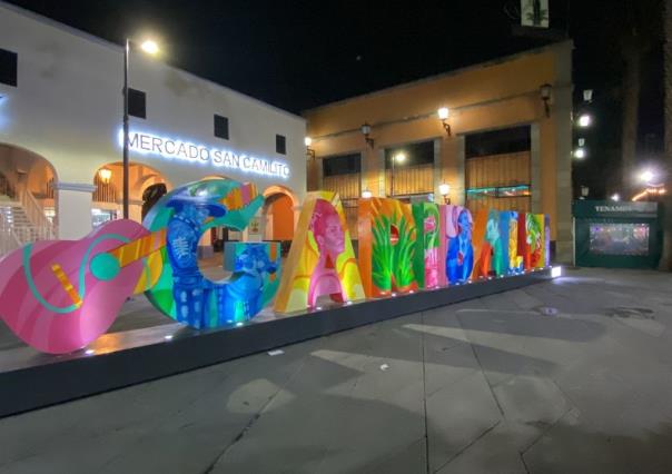 Letras monumentales en Plaza Garibaldi cautivan a turistas y capitalinos