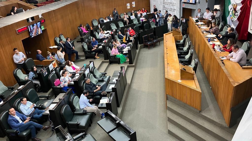 Tras haber sido aprobado en la comisión de Desarrollo Urbano, el dictamen fue sometido a votación ante el pleno del Congreso del Estado. Foto: Armando Galicia