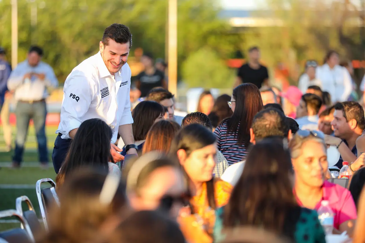 El alcalde Patricio Lozano, organizó el festejo para reconocer la labor de los docentes que imparten clases en los 111 planteles educativos ubicados en el municipio. Foto: Cortesía.