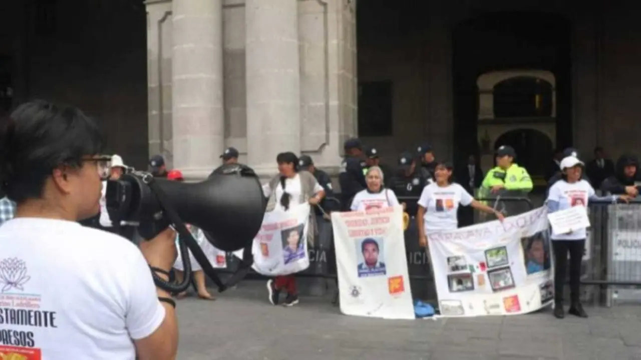 Buscan al hombre que mató a un gatito en la colonia Miraflores en Tlalnepantla,  lo videograbaron cuando asesinó al felino y luego, simplemente, se fue en su auto. Foto: Captura de pantalla