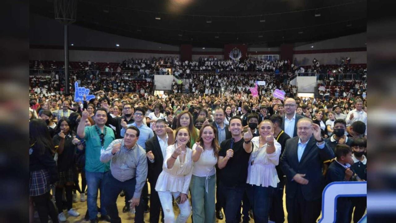 IDAIP lleva conferencia Eres lo que publicas a estudiantes de Durango. Foto: Facebook IDAIP Durango.