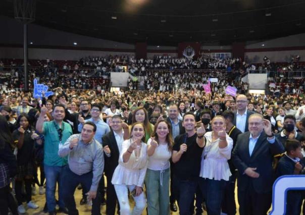 Ofrece IDAIP conferencia Eres lo que publicas a mas de tres mil estudiantes