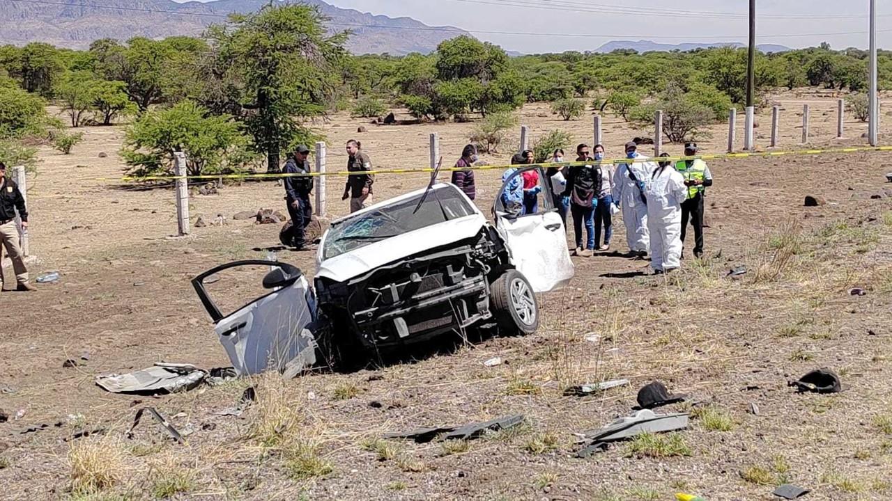 Mueren cuatro personas en choque entre automóvil y autobús de pasajeros