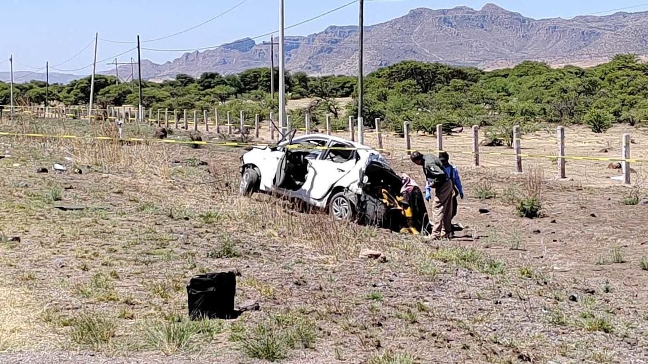 Mueren cuatro personas en choque entre automóvil y autobús de pasajeros