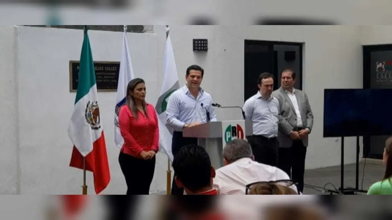 El ex diputado del PRI, Francisco Cienfuegos reiteró que el gobernador se ha dedicado a atacarlo en lugar de atener las necesidades del Estado. Foto: Armando Galicia