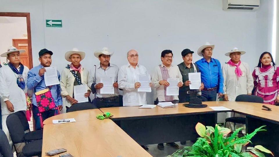 Se firman convenios para la construcción de caminos artesanales en Durango y Nayarit. Foto: INPI