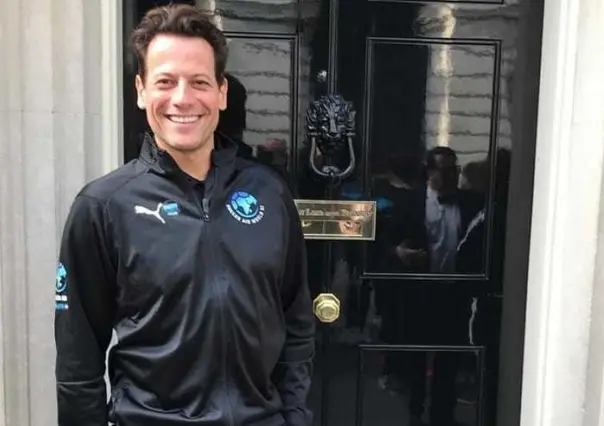 Hija de Ioan Gruffudd pide orden de restricción en contra del actor