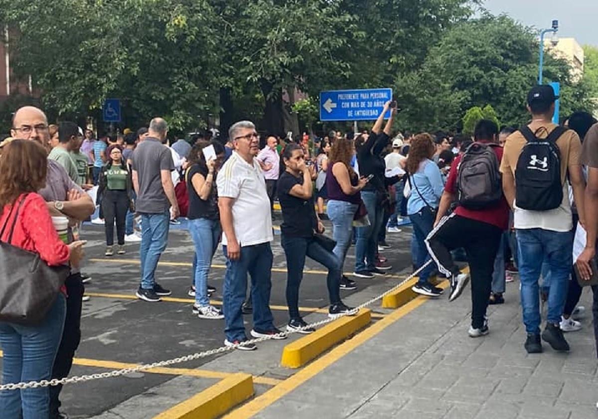 Presentan más de 37 mil examen de admisión a la Uni; padres generan caos