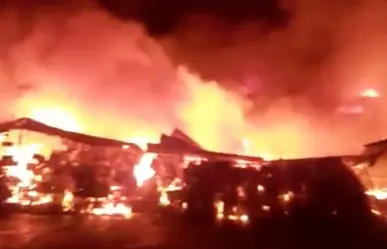 Incendio en mercado de Acapulco deja decenas de locales afectados