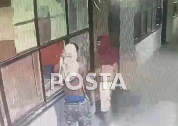 Cae ladrón intoxicado tras quedarse dormido afuera de escuela en Monterrey