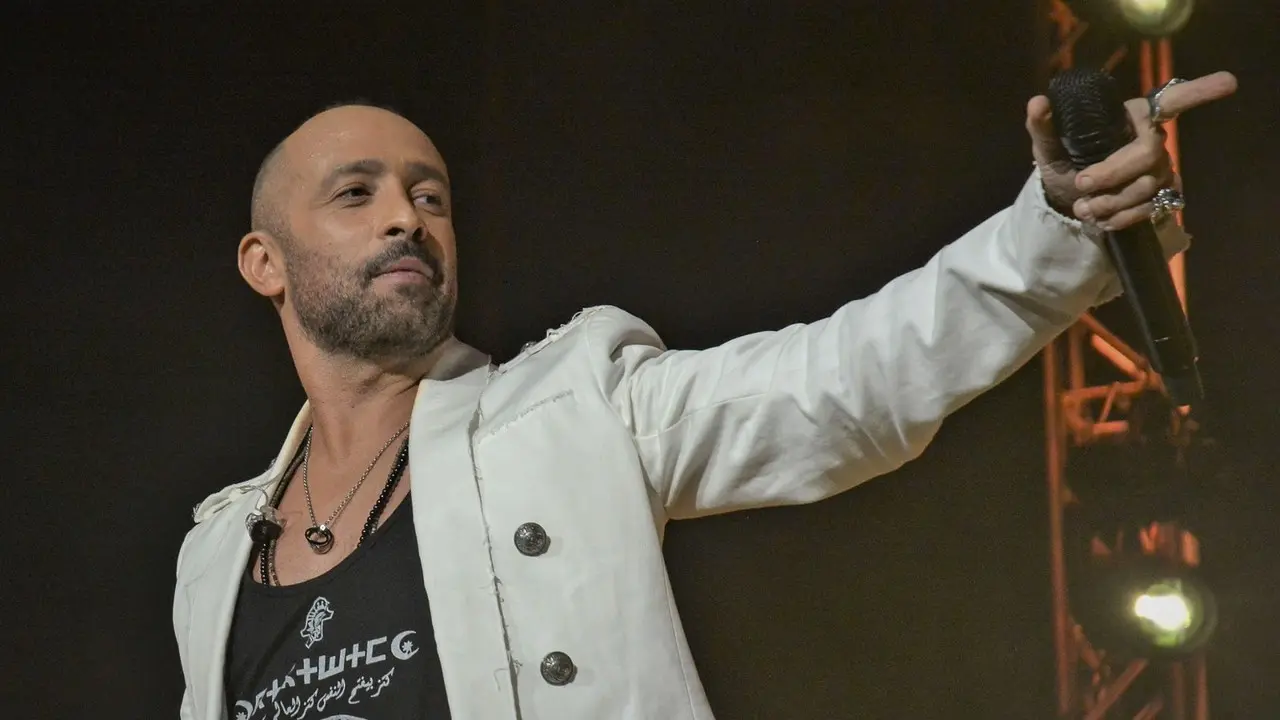El cantante explicó que la situación fue grave debido a que se le estaba cerrando el pulso cardiaco. Foto: Telemundo.