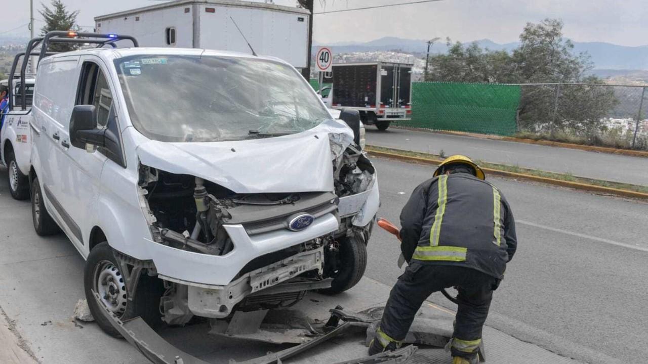 Deja un lesionado el choque de una camioneta con un árbol en Atizapán