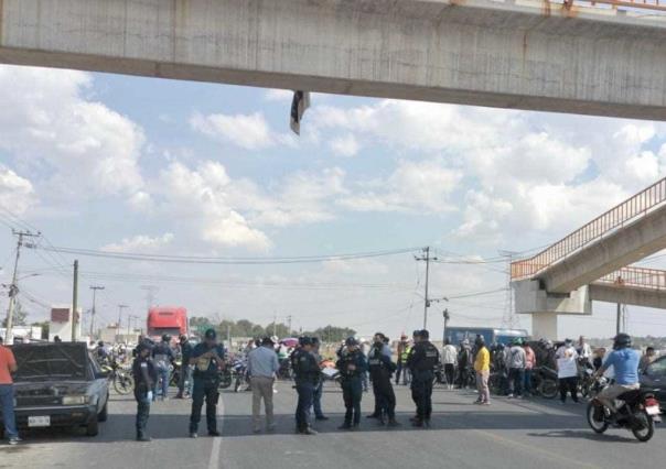 Toman el palacio municipal de Cocotitlán; reclaman fraude de tres regidores
