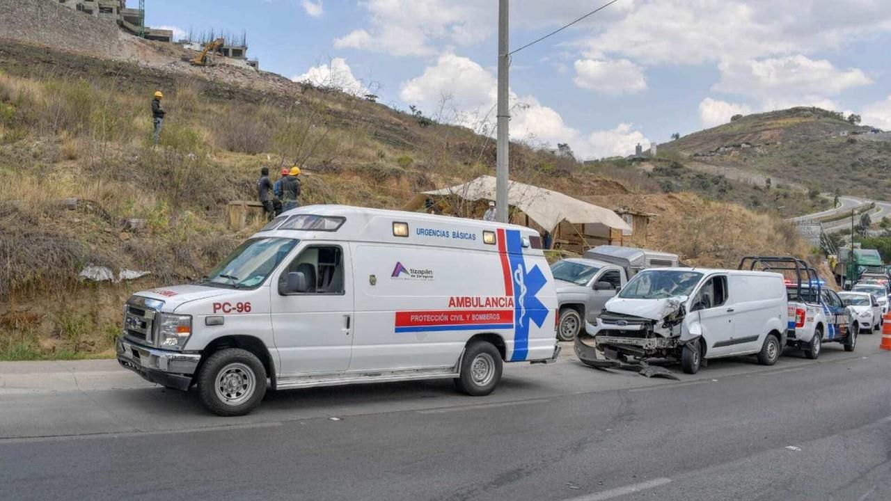 Deja un lesionado el choque de una camioneta con un árbol en Atizapán
