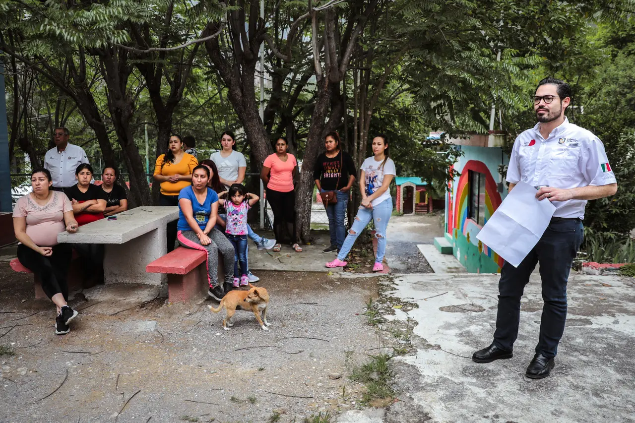 Alcalde de Santiago y comunidad trabajan juntos por la reconstrucción de la Escuela Primaria Emiliano Zapata