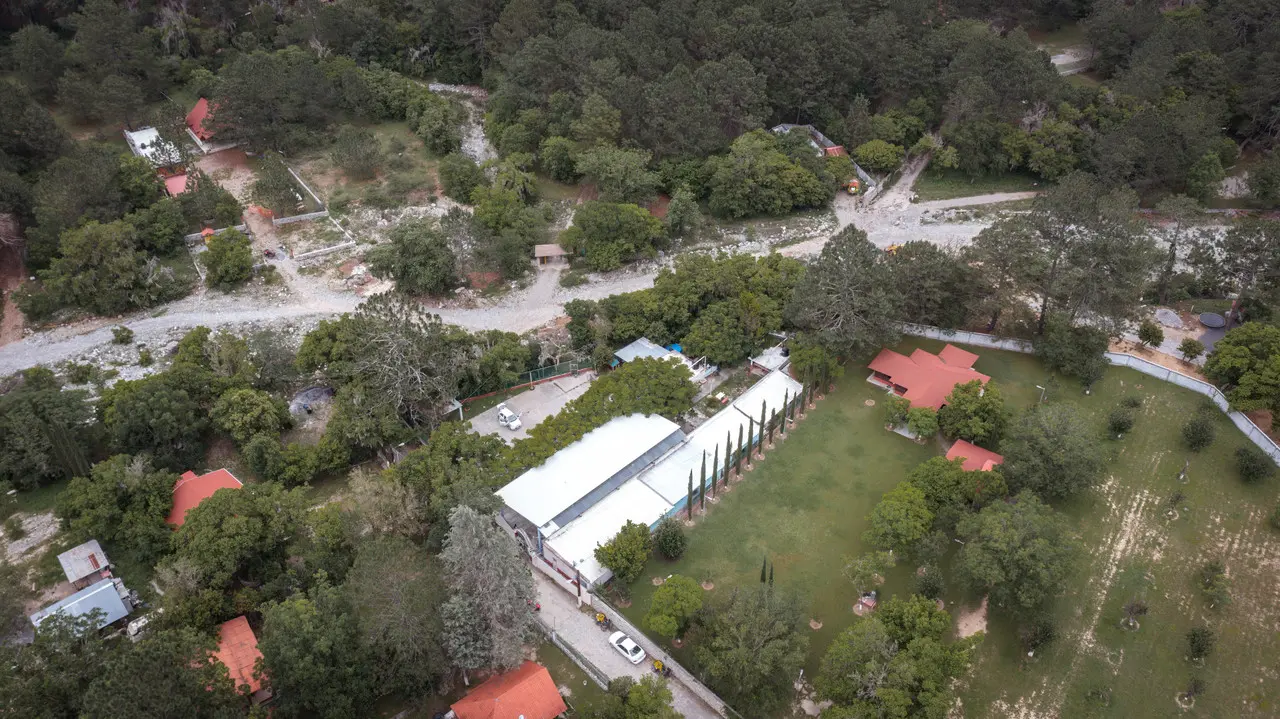 Alcalde de Santiago y comunidad trabajan juntos por la reconstrucción de la Escuela Primaria Emiliano Zapata