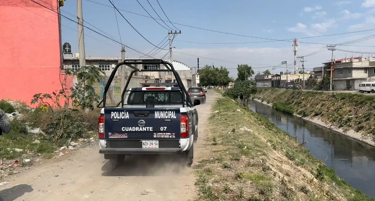 Encuentran cadáver flotando en canal de aguas negras en Ecatepec