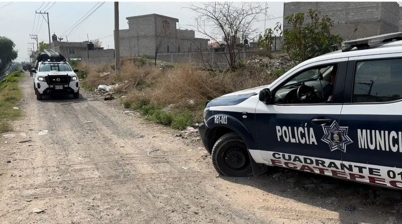 Encuentran cadáver flotando en canal de aguas negras en Ecatepec