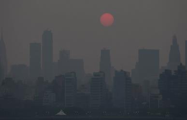 Humo de incendios de Canadá llega a Estados Unidos, regresa uso de cubrebocas