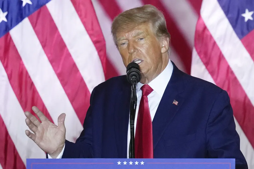 El expresidente de EEUU Donald Trump anuncia que se postulará de nuevo a la presidencia desde su finca Mar-a-Lago, en Palm Beach, Florida, el 15 de noviembre de 2022. (AP Foto/Rebecca Blackwell, Archivo)