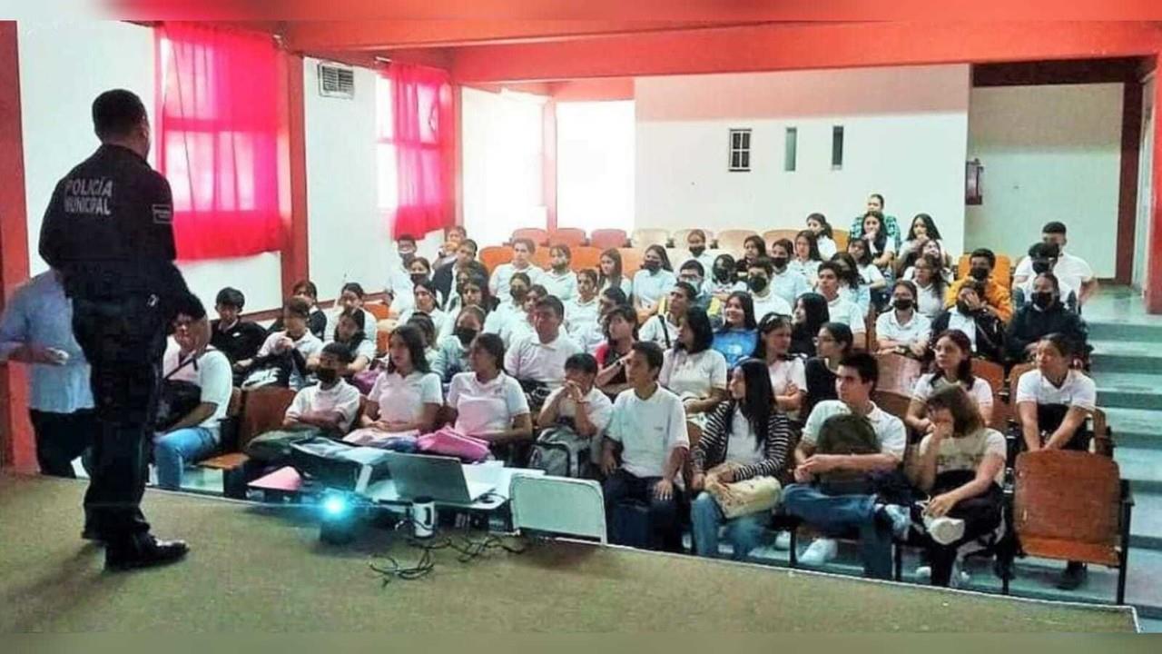 Seguridad Pública en Gómez Palacio brinda taller a alumnos del Cetis 88 con el fin de reducir comportamientos violentos. Foto: Facebook Ayuntamiento Gómez Palacio.