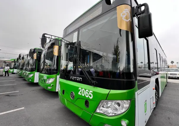 Entregan 25 unidades de transporte a Santa Catarina; buscan mujeres operadoras