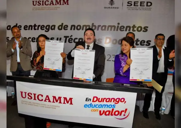 Entregan nombramientos definitivos a maestros y maestras en Durango