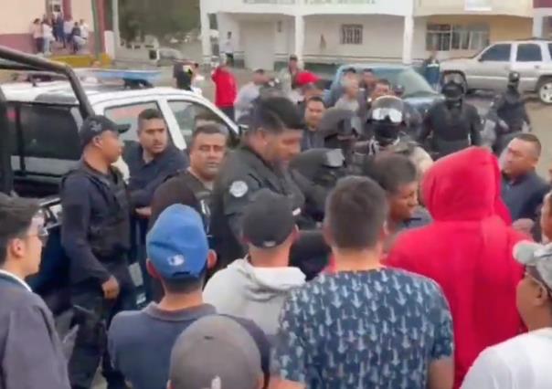 Evitan policías linchamiento de un presunto ladrón en Tlaxcala