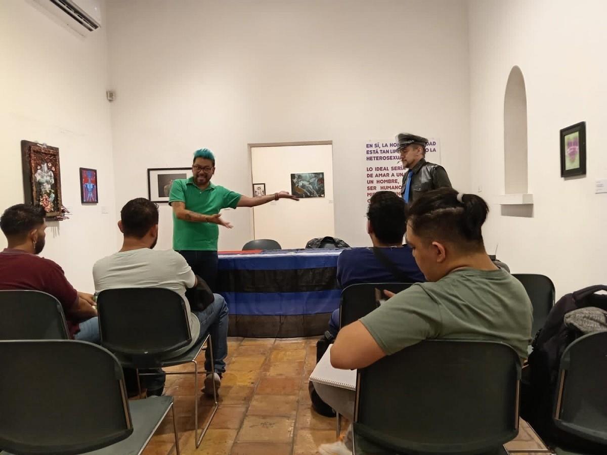 La conferencia de Mitos y Realidades de la Comunidad Leather impartida por Mark Zacarías se llevó a cabo en el Centro Cultural BAM. Foto: Karla Omosigho