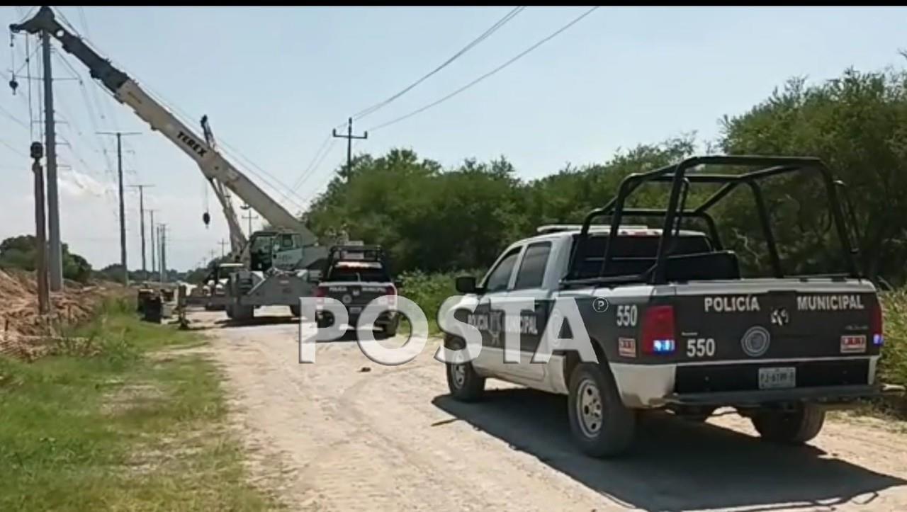 En el sitio donde se confirmó que tres personas quedaron sepultadas se realizaron maniobras para rescatar a una de ella, llevada con vida a un hospital. Foto: Especial/ POSTAMX