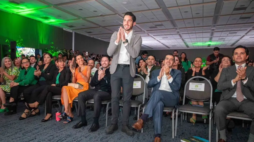 Llueven de felicitaciones a José Couttolenc en Convención Nacional del PVEM