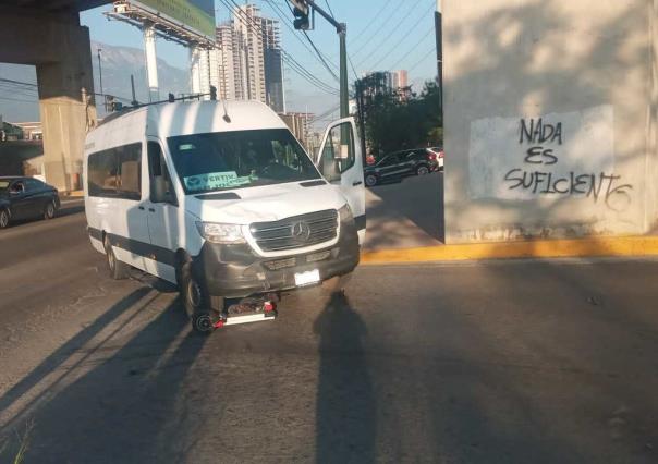 Arrollan a hombre que conducía scooter en la avenida Aarón Sáenz