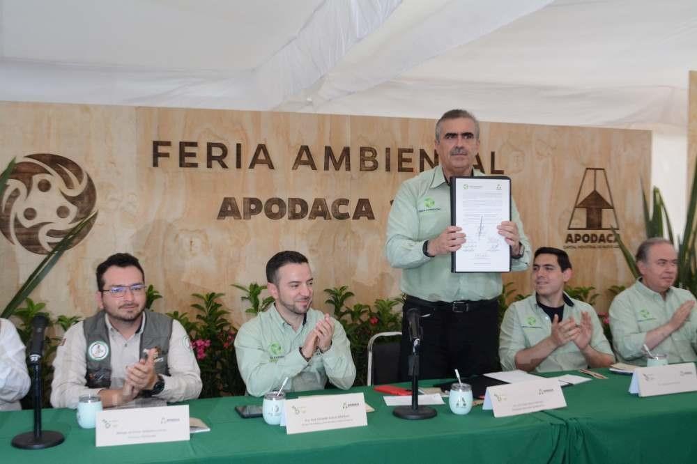 El municipio de Apodaca realizó su primera feria ambiental, donde firmó un convenio con empresas, instituciones gubernamentales, educativas y organizaciones no gubernamentales. Foto. Cortesía