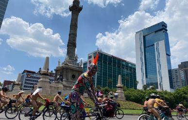 Se desnudan de prejuicios para concientizar sobre el uso de la bicicleta