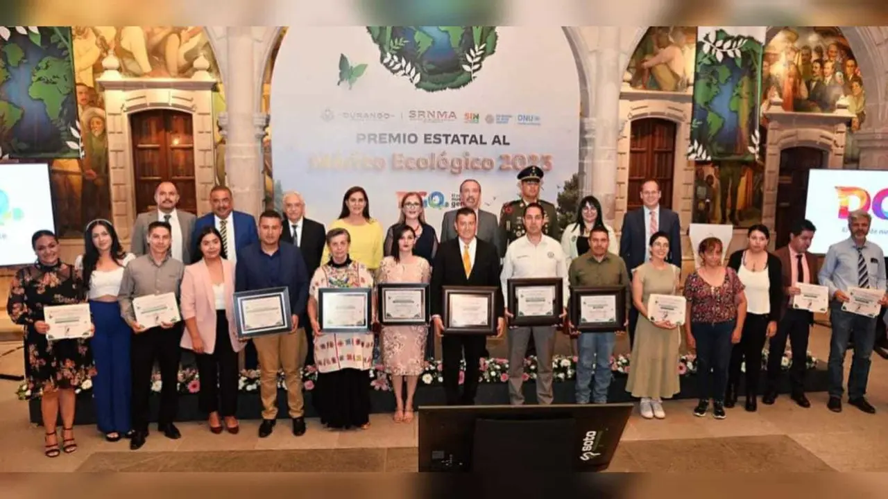 Entregan premios y reconocimientos a los ganadores del Premio Estatal al Mérito Ecológico 2023, realizado en el museo Francisco Villa. Foto: Facebook  Secretaría de Recursos Naturales y Medio Ambiente.