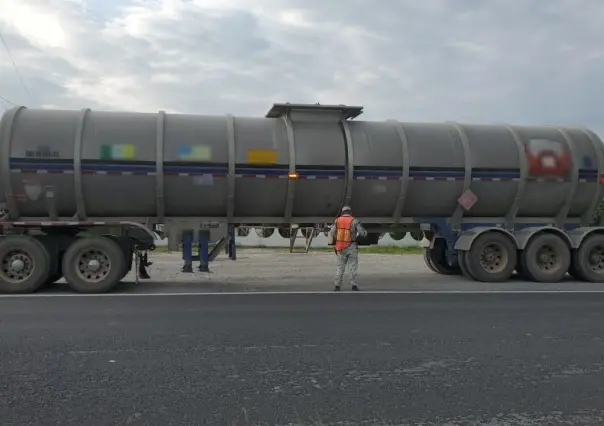 Aseguran tractocamión con 47 mil litros de combustible robado en General Bravo