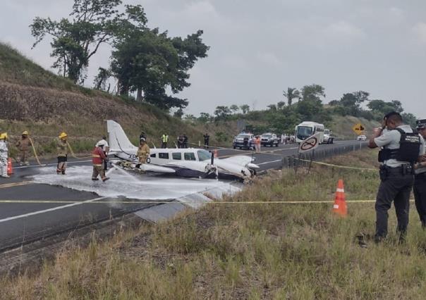 Aeronave aterriza de emergencia en carretera de Papantla, Veracruz