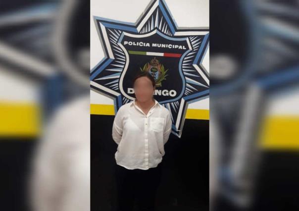 Fue detenida la mujer captada en video agrediendo a una alumna del CBTis 89