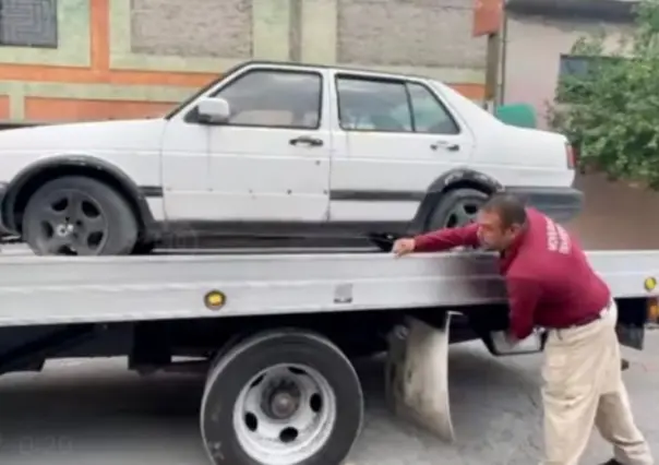 Retiran 483 vehículos chatarra abandonados en calles de Ecatepec