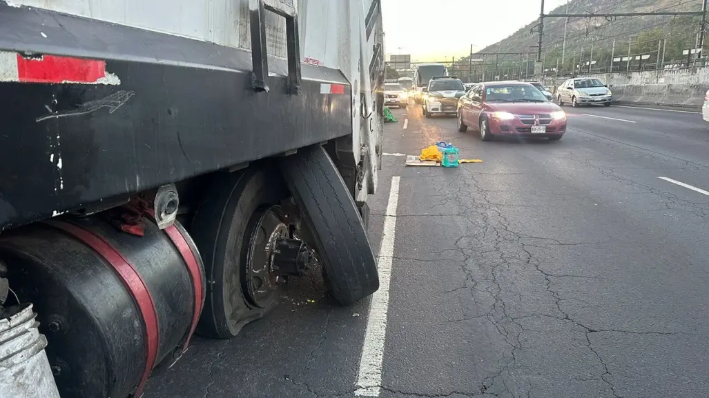 Camión recolector de basura afecta la movilidad de Zaragoza en metro Guelatao