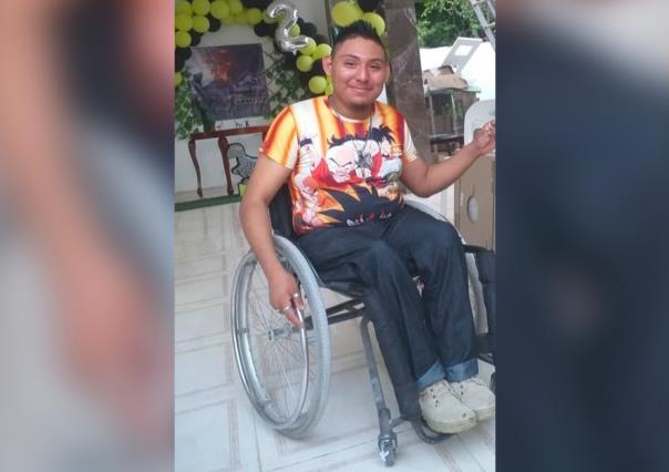 Joven con discapacidad motriz y auditiva sufre robo de silla de ruedas en autobús ATS