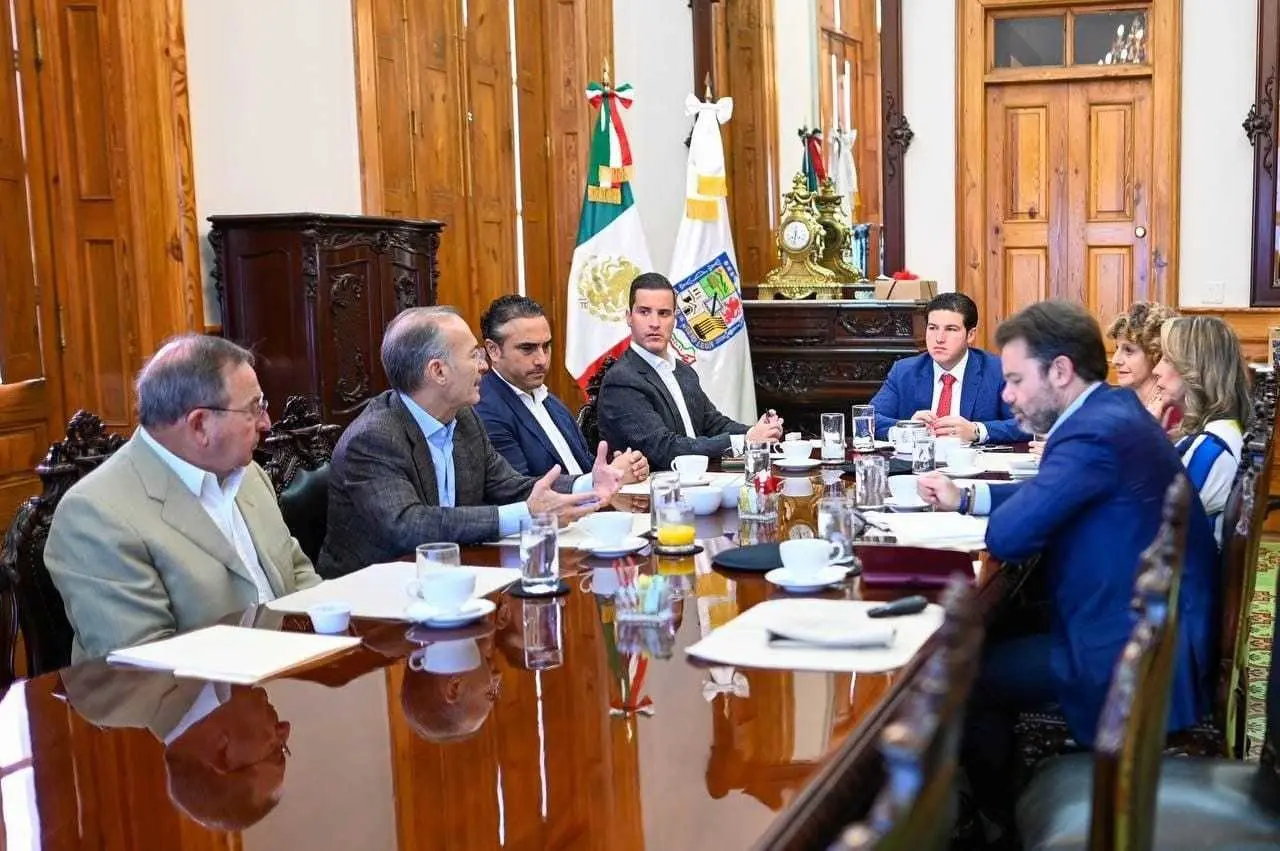 A través de redes sociales, el gobernador informó que sostuvo una reunió con el Consejo Asesor, donde se tocó el tema de la segunda pista del aeropuerto. Foto: Cortesía