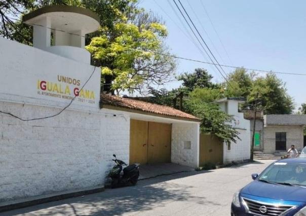 Balean hombres armados oficinas de gobierno de Iguala en Guerrero